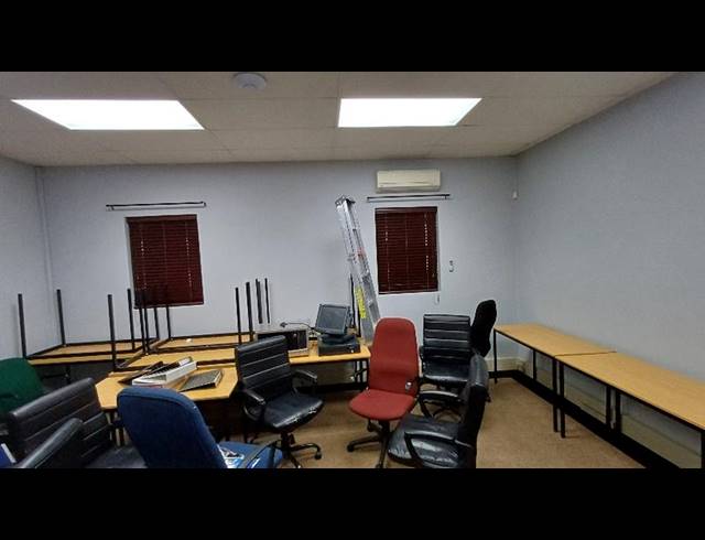 BUSINESS FOR SALE IN ELDORAIGNE